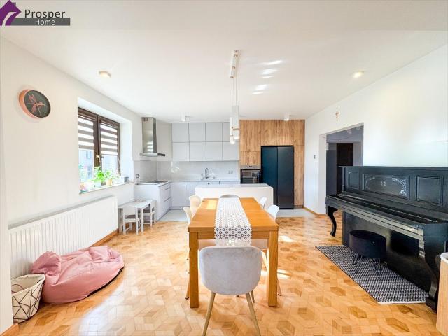 Zapraszam do obejrzenia domu 260 m² z niezależnym biurem w Mogielnicy
