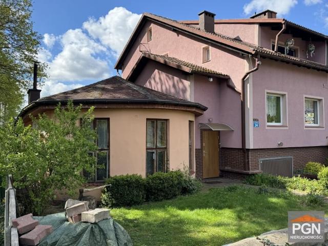 Zapraszam do obejrzenia domu 200 m² z garażem i dochodowym mieszkaniem w Świerznie