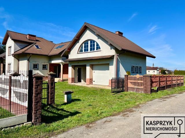 Zapraszam do obejrzenia domu 300 m² w Besku z dużymi działkami