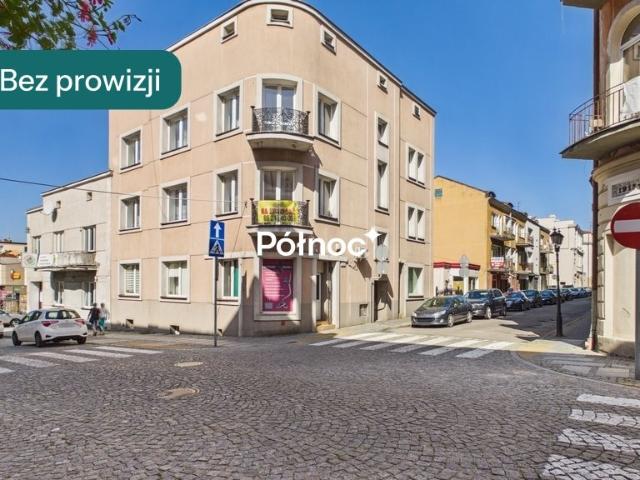 Do sprzedania kamienica 374 m² w centrum Łomży z 3 mieszkaniami i 3 lokalami usługowymi