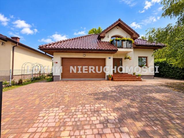 Zapraszam do obejrzenia przestronnego domu 233 m² z garażem w Zebrzydowicach