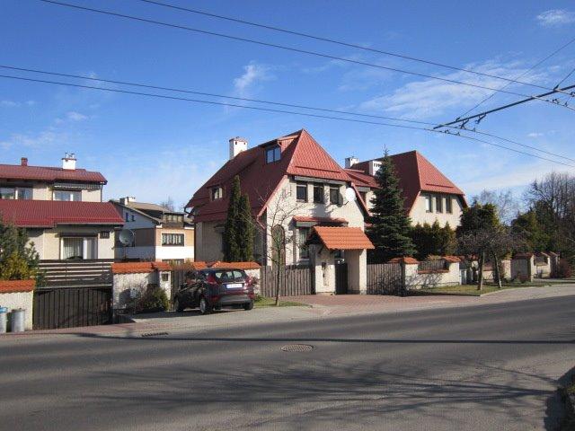 Zapraszam do obejrzenia przestronnego domu 300 m² z garażem i sauną w Dąbrowie