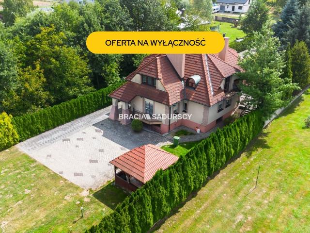Zapraszam do obejrzenia przestronnego domu 8 pokoi na dużej działce
