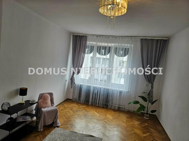 Zapraszam do obejrzenia przestronnej kawalerki 41 m² w Pabianicach