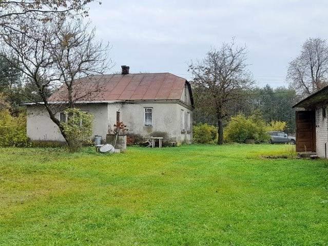Zapraszam do obejrzenia siedliska z domem i stodołą w Trzcinie