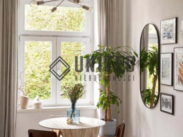 Zapraszam do mieszkania 43 m² z wysokimi sufitami w secesyjnej kamienicy