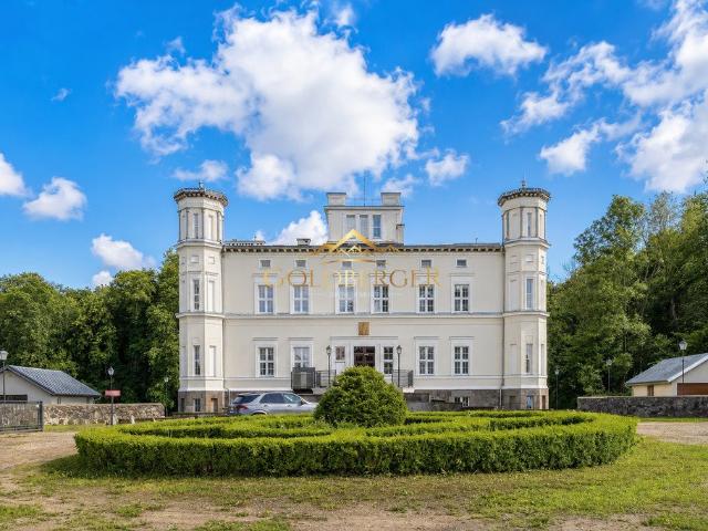 Zapraszam do mieszkania 39,48 m² w zabytkowym pałacu w Lubiechowie