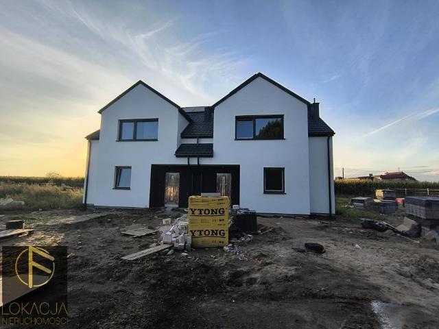 Zapraszam do nowoczesnego domu 159 m² z ogródkiem w Piotrowie