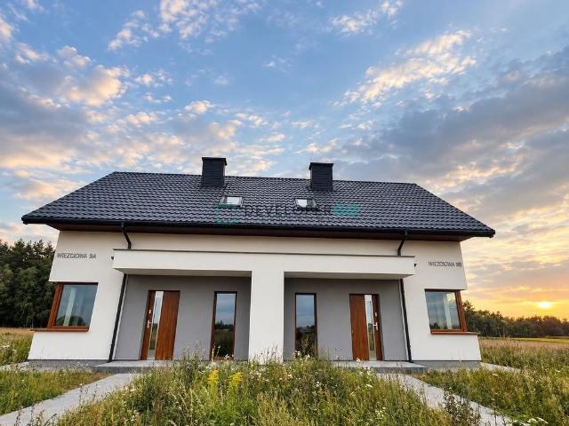 Zapraszam do nowoczesnego domu 86 m² z pięknym widokiem na las