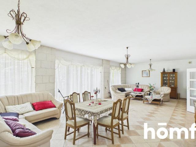Polecam przestronny dom 940 m² z 4 segmentami w Puławach
