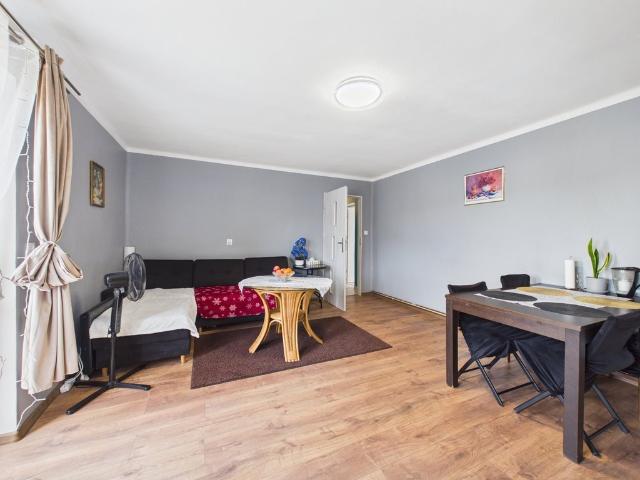 Zapraszam do przestronnego mieszkania 77 m² z ogrodem i budynkiem gospodarczym
