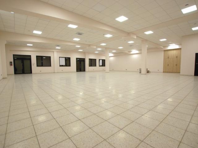 Zapraszam do wynajmu 330 m² lokalu usługowego w Kielcach