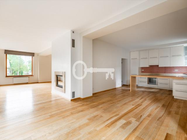 Przestronny dom 252 m² z ogrodem, kominkiem i garażem polecam!