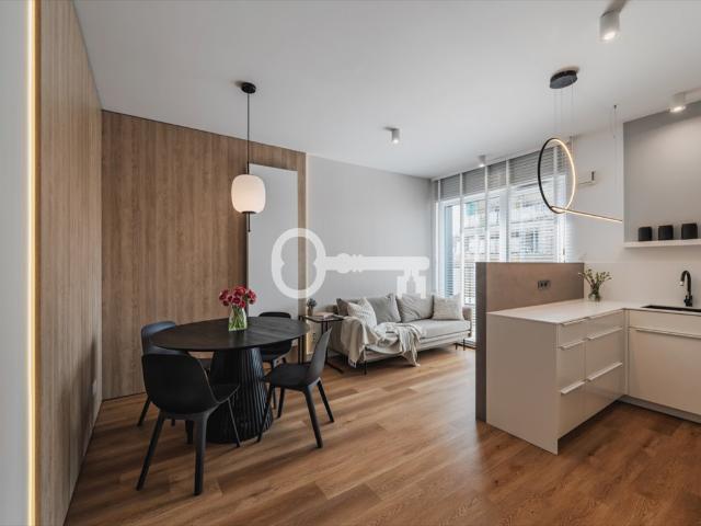 Zapraszam do wynajmu eleganckiego 43,55 m² apartamentu na ostatnim piętrze w Poznaniu