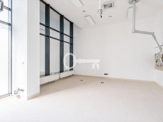 Zapraszam do wynajmu lokalu 70,4 m² z witrynami i magazynem