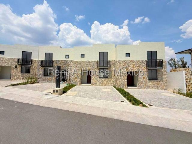 Zaru Casa en Venta con Rec?mara en Planta Baja y Alberca Climatizada RAH908