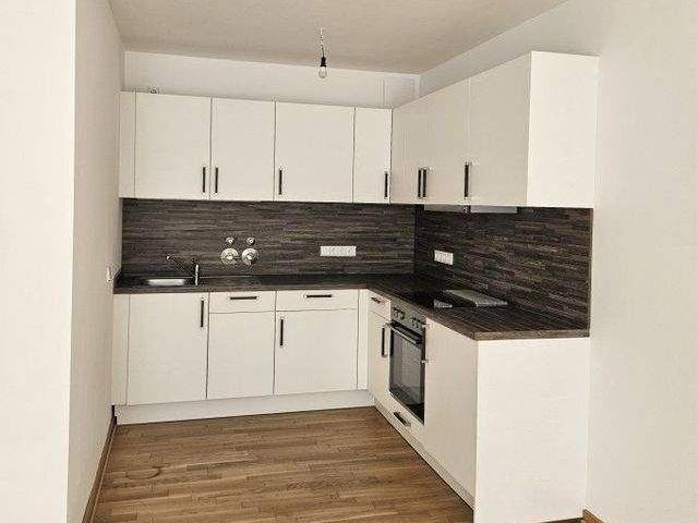 Zauberhafte Wohnung mit Einbauküche und Balkon!