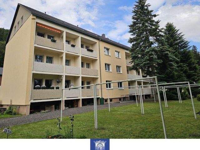 Zauberhafte Wohnung mit schönem Balkon in herrlicher grüner Umgebung!