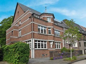 Zauberhafte Zeitreise am Kaiserberg! Historisches Großbürgerhaus mit Garten & 3 Garagen