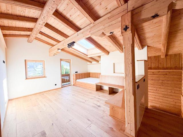 Zauberhaftes Chalet mit traumhaft angelegtem Garten in sonniger Panoramalage