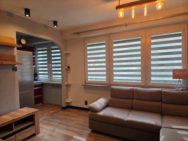 Na wynajem przestronne 38 m² mieszkanie z aneksem kuchennym