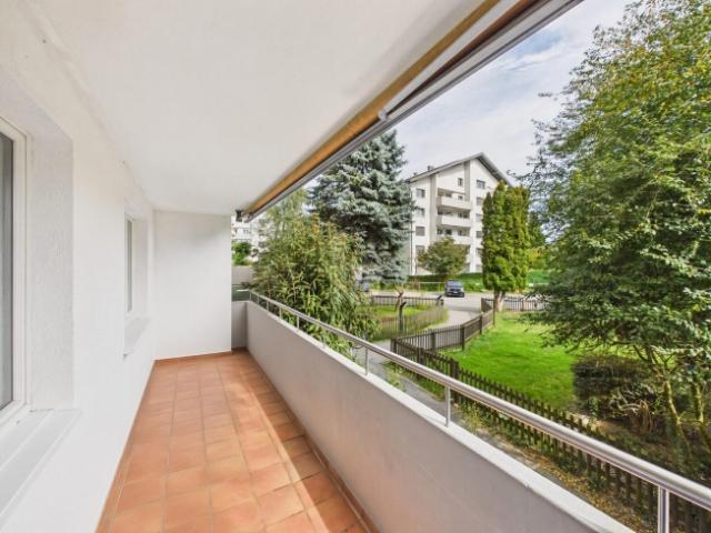ZENTRAL, MIT GROSSEM BALKON