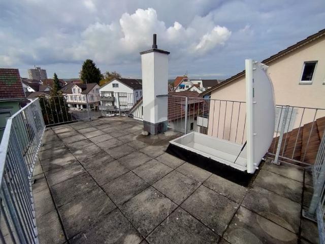 ZENTRAL MIT PRAKTISCHER DACHTERRASSE
