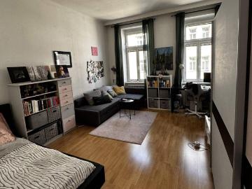 Zentral begehbare 3 Zimmerwohnung, auch ideal als WG, ruhige Lage, Aufzug