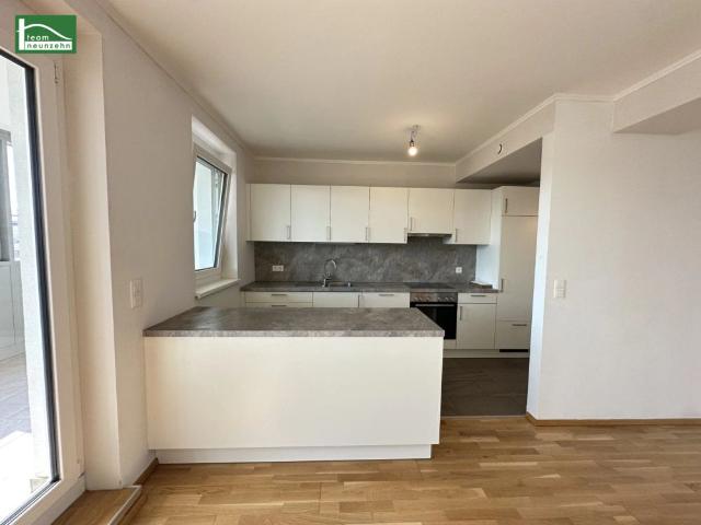 Zentral begehbare Wohnung mit Wintergarten ohne direktes Gegenüber! Traumbad mit Dusche & Badewanne!