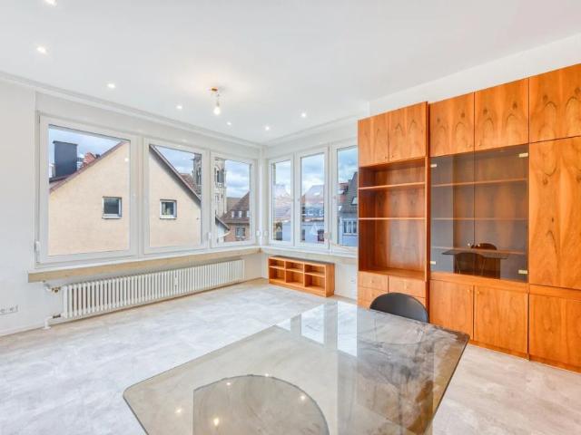Zentral, bequem & teilmöbliert modernisierter Altbau inklusive Einbauküche