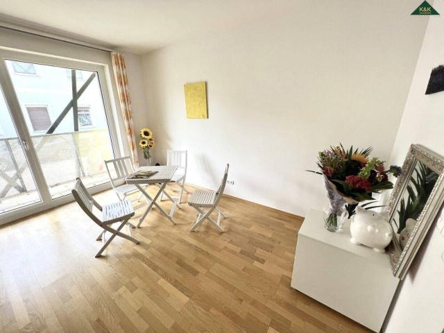 BÜRO/PRAXIS MASSEUR/IN, PHYSIOTHERAPEUT/IN, SHIATSU, BIRTH TRAINERIN IM ZENTRUM