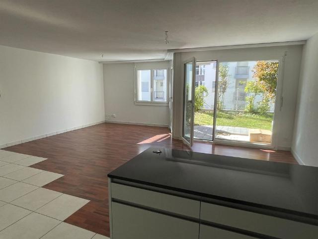 Zentral gelegene, neu renovierte 3.5 Zi.Wg Hochparterre in Seewen