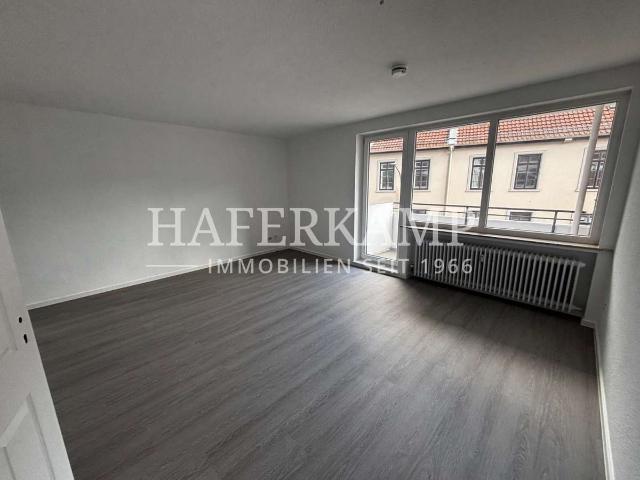 zentral gelegene geräumige 2 Zimmer Wohnung mit Balkon