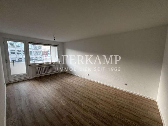 zentral gelegene geräumige 2 Zimmer Wohnung mit Balkon