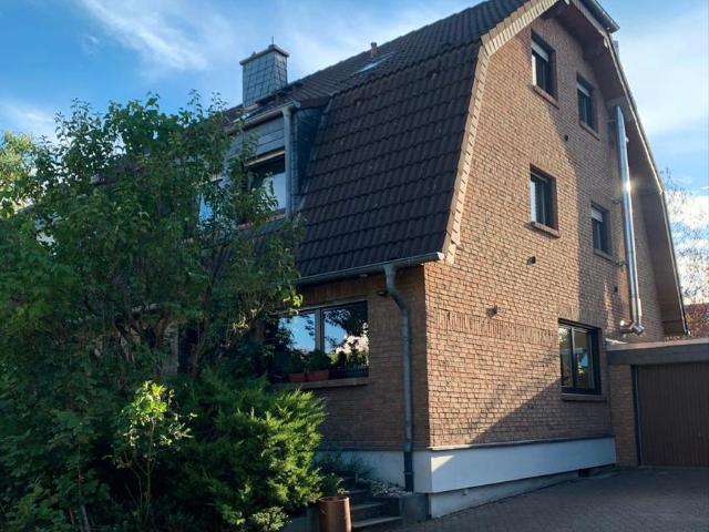 Zentral gelegene helle Doppelhaushälfte in bester Lage
