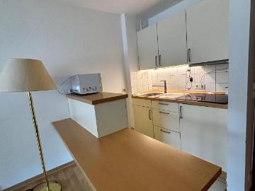 Zentral gelegene, helle und möblierte 1 Zimmerwohnung zu vermieten.