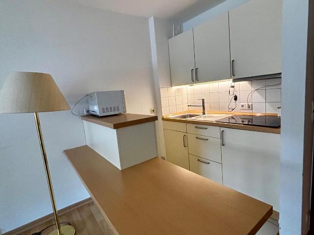 Zentral gelegene, helle und möblierte 1 Zimmerwohnung zu vermieten.