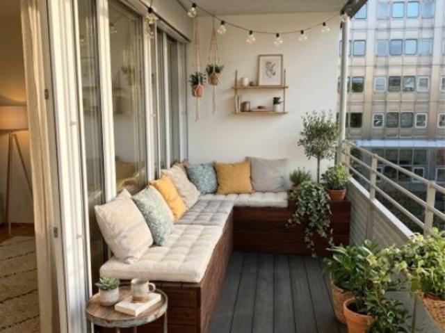 Zentral gelegene, helle 2 Zimmerwohnung mit Loggia