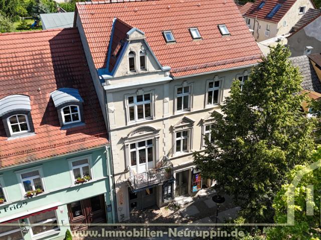 Zentral gelegene Kapitalanlage mit Hofauffahrt zur urgemütlich angelegten Innenhofgastronomie uvm.!