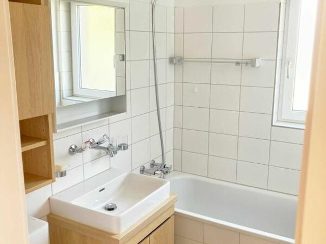 Zentral gelegene und teilsanierte 3½ Zimmer Wohnung an ruhiger Lage