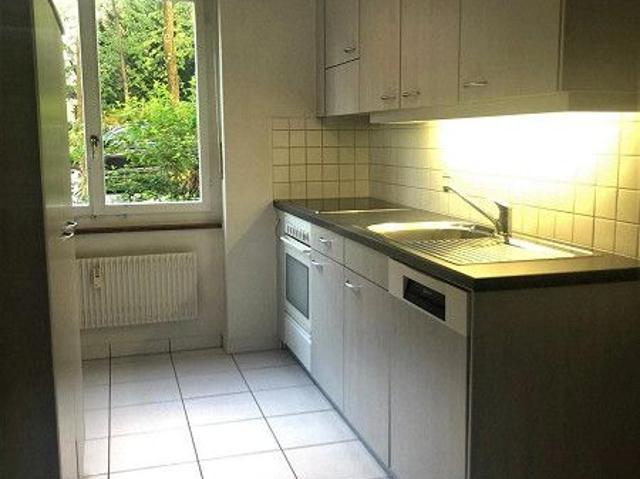 Zentral gelegene 2.5 ZW à 49m² im EG