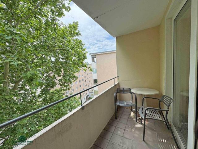 Zentral gelegene 2 Zimmer Wohnung mit Loggia