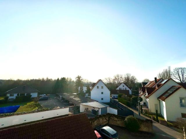 Zentral gelegene 4 Zimmer Wohnung inkl. 2 Garagen!