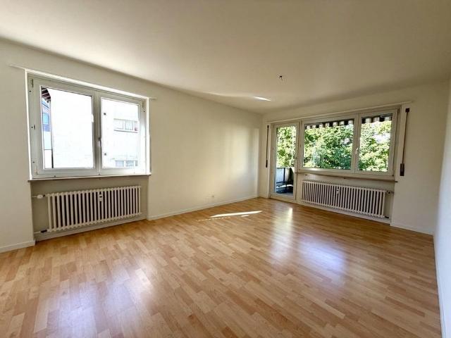 Zentral gelegene 4 Zimmerwohnung mit Balkon