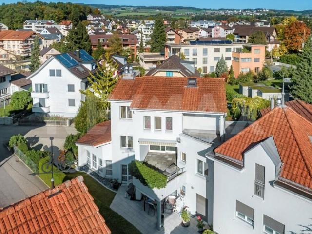 Zentral gelegene 5½ Zimmer Maisonettewohnung mit Stil