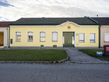 Zentral gelegenes Haus mit uneinsehbarem Grundstück und 2 Wohneinheit