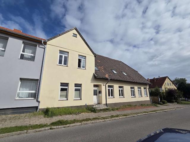 zentral gelegenes, sanierungsbedürftiges Mehrfamilienhaus mit Potential in Bad Doberan