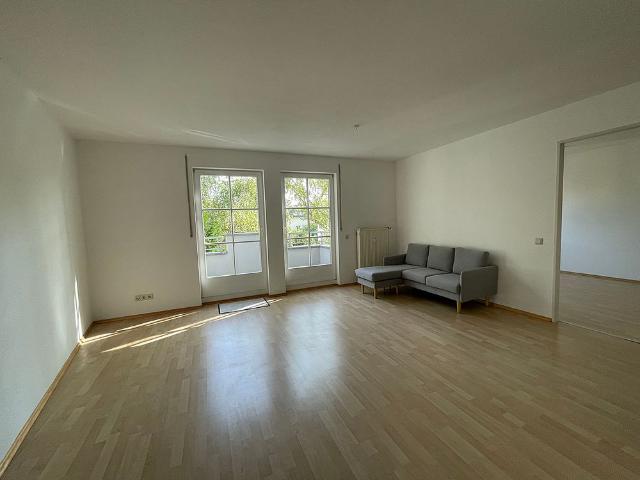 Zentral, hell & charmant: 2 Zimmer Wohnung mit Balkon