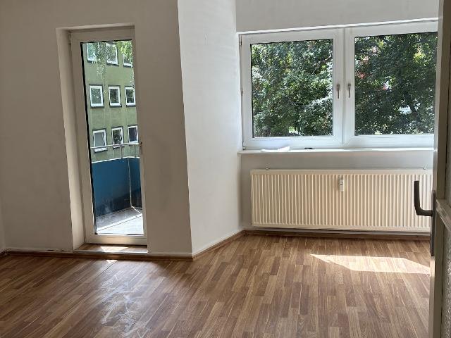 Zentral. Hell. Bezugsfertig – 3 Zimmer mit Balkon