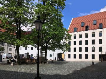 Zentral in München: moderne Wohnung im alten Hof in Erbpacht